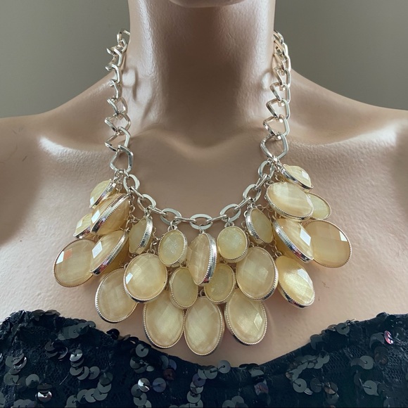Statement bib multi circle cream faux stones & chain necklace and earrings set. - Picture 5 of 6